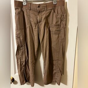 Lee Relaxed Fit Beige Capris Pants